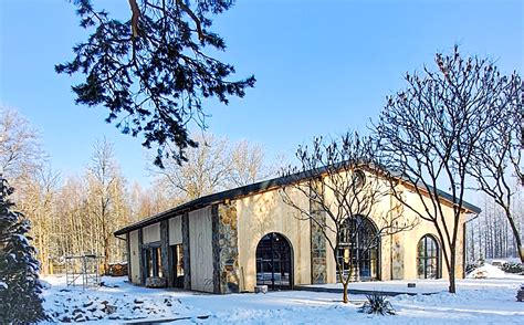 Stodola KRAJ obklopená vinicami