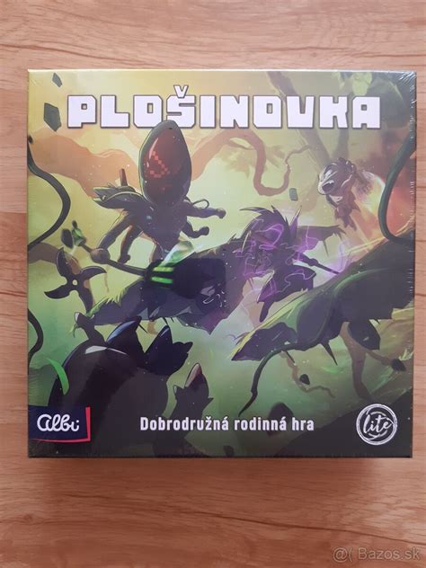 Skupinka detí hrá spoločenskú hru