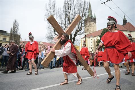 Vizualizácia scény ukrižovania Ježiša s kajúcim zločincom