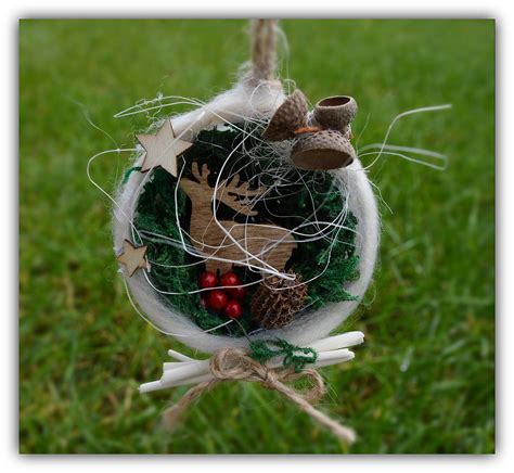 ilustračné foto vianočnej dekorácie v tvare ihlanu