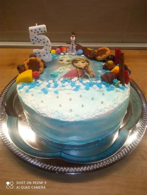 Ukážka torty zdobenej jedlým papierom s vlastným motívom
