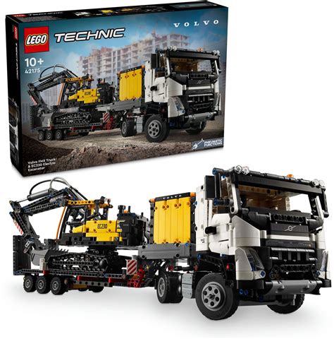 Chlapec skladá model LEGO stavebnice