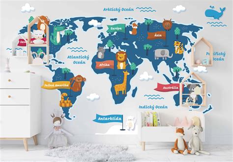 Koláž: foto kalendár, mapa sveta na stenu, certifikát o pomenovanej hviezde