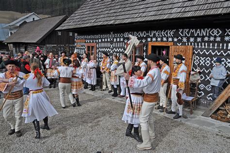 Tradičné slovenské katarínske zvyky (napr. chlapci s oceľou, tancovačky)