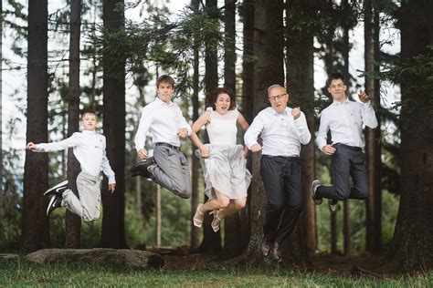 Tematické foto: logo Zväzarmu alebo skupinové foto členov pri aktivite