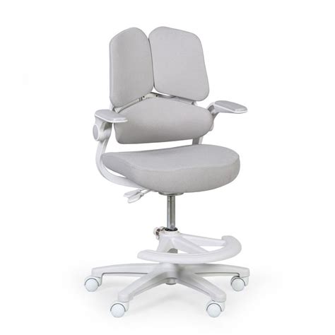 Ergonomická detská stolička pri stole s dievčaťom