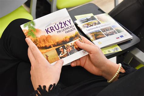 ilustračné foto študenta píšuceho prejav