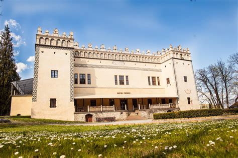 Kaštieľ Fričovce - historická budova sgrafitovou výzdobou
