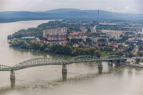 Tematická fotografia mesta Štúrovo s Dunajom a mostom Márie Valérie