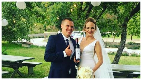 Záber na hereckú dvojicu Zuzanu Šebovú a Michala Kubovčíka počas spoločenského podujatia