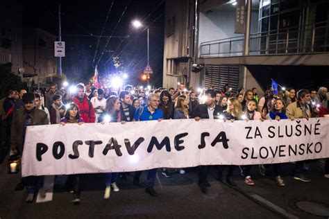 masová demonštrácia Za slušné Slovensko v Bratislave (Námestie SNP)