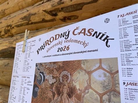 Starý slovenský kalendár s označenými menami a kvetmi