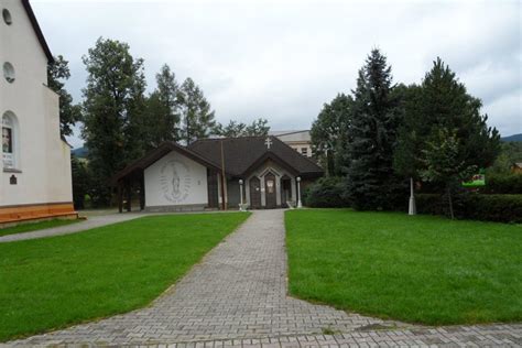 Celkový pohľad na Dom Božieho milosrdenstva v Rajeckej Lesnej