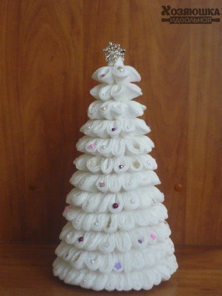 Vianočný stromček z vatových tampónov, detail zdobenia