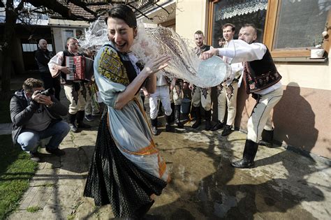 symbolika veľkonočných tradícií, šibačka a oblievačka na Slovensku