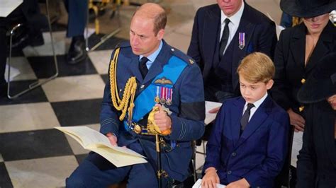 Princ Philip po boku kráľovnej Alžbety II. počas oficiálneho podujatia