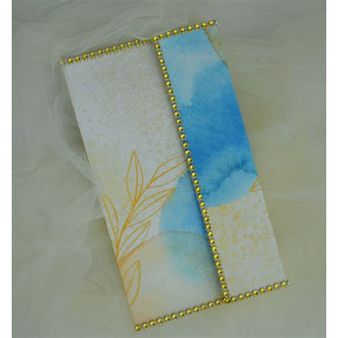 Nákres alebo fotografia ručne zloženej papierovej obálky