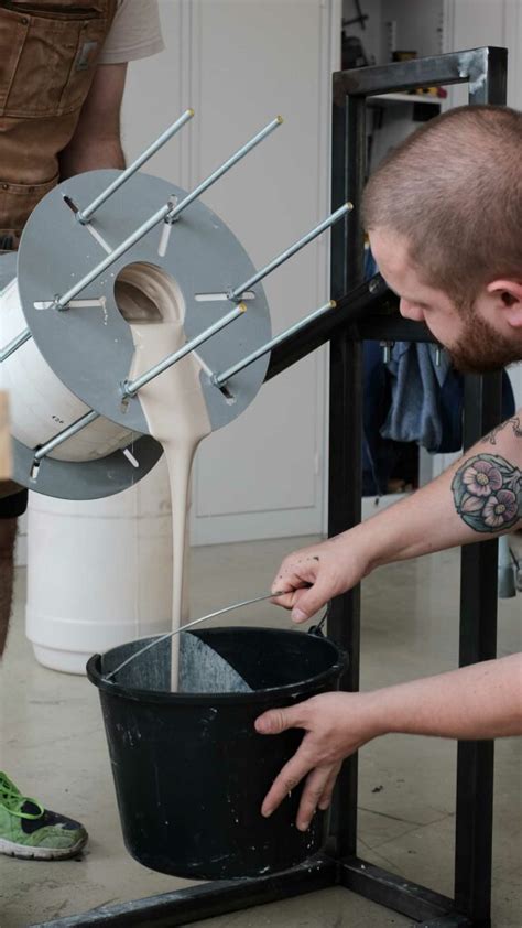 Vizualizácia procesu výroby misky z papier-mâché