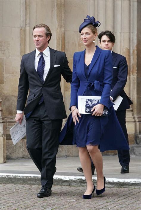 fotografie nezriedka nudiacich sa družičiek na svadbe Lady Gabriell Windsor