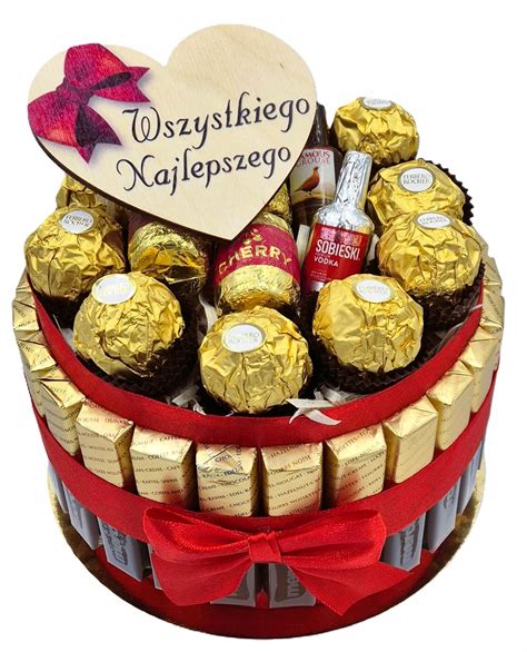 Koláž ručne robených darčekov (fotoalbum, vlastná torta)