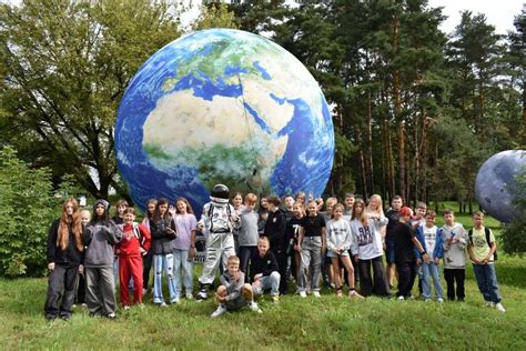 Modely Slnka, Zeme a Mesiaca v parku