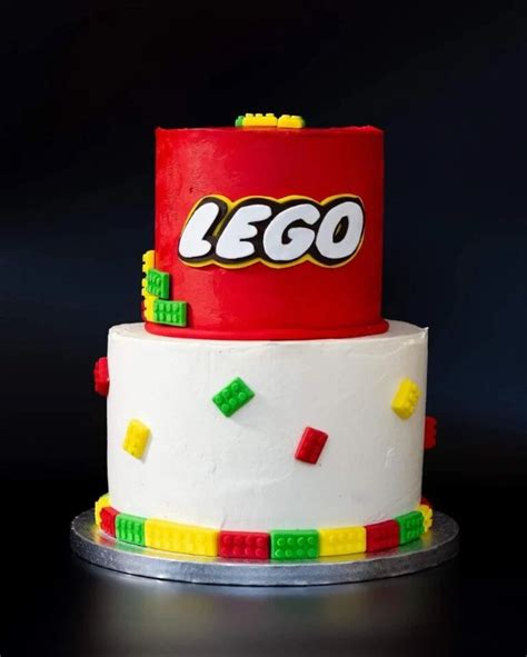 Fotografie kreatívnych LEGO® tort a tematického občerstvenia