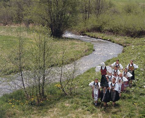 Vynášanie Moreny a jej hádzanie do potoka
