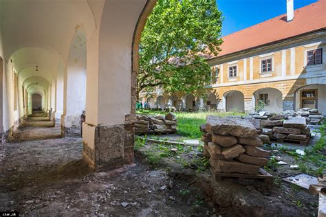 Súčasná fotografia Sninského kaštieľa po rekonštrukcii