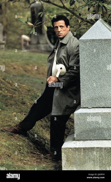 Sylvester Stallone jako Robert Rath v akční scéně z filmu Nájemní vrazi