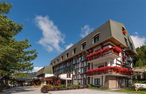 Luxusný hotel v zasneženom horskom prostredí Nízkych Tatier