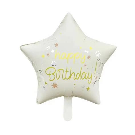fotografia oslavy narodenín s balónmi a vtipným nápisom na torte