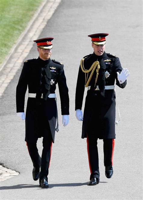 Portrét princa Harryho v uniforme Blues and Royals