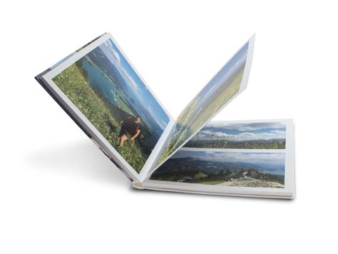 Koláž fotografií v rôznych formátoch: fotokniha, kalendár, hrnček, vytlačené foto.