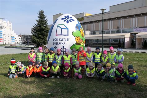 ilustrácia veľkonočného baránka a vajíčka