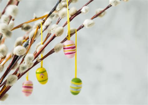 galéria tradičných veľkonočných symbolov: vajíčka, baránok, bahniatka, kríž