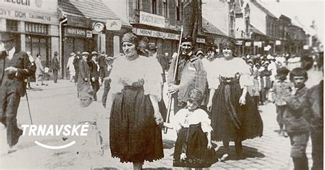 deti pochovávajú basu, symbolizujúc koniec fašiangov