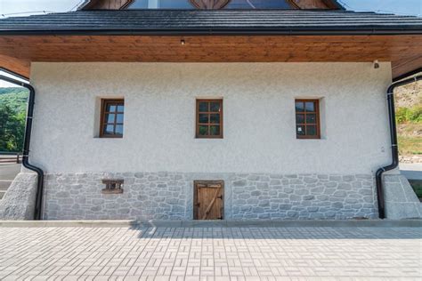 Detail remeselníkov a vláčika „Štiavnická Anča“ v najnovšej časti betlehemu.