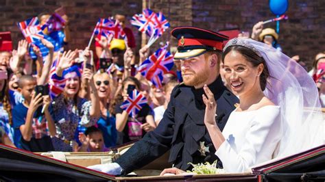 Fotografia princa Harryho a Meghan Markleovej počas ich svadby.