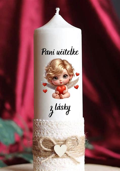 Fotografia vtipne zabalených cien do svadobnej tomboly v celofáne s ozdobnými stuhami