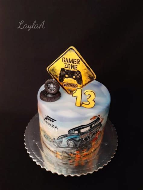 Torta s motívom obľúbenej videohry alebo filmovej postavy