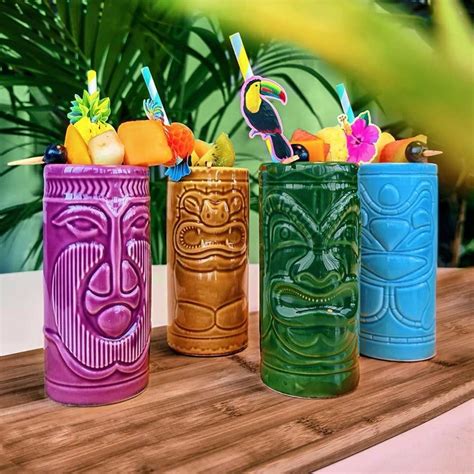 Sada farebných TIKI MUGS s tropickými motívmi