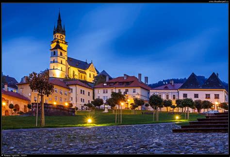 Tematické foto: Slovenské mestá alebo malebná dedinka s jarnou scenériou a veľkonočnými ozdobami