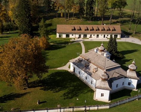 Kaštieľ Kubínyi - exteriér s parkom