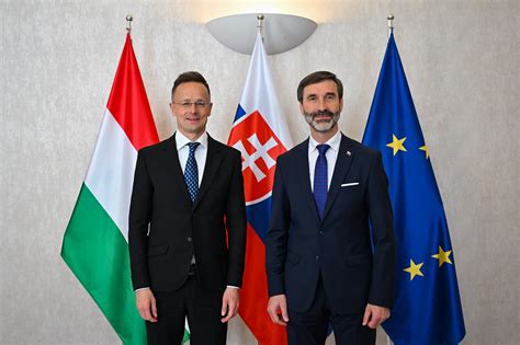 Fotografia ministrov zahraničných vecí pri podpise Zmluvy o konečnom usporiadaní vo vzťahu k Nemecku