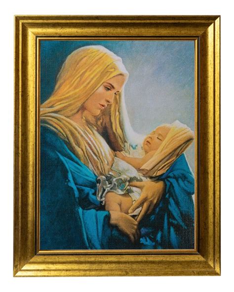 Detailný záber tradičnej židovskej menory v zlatom prevedení