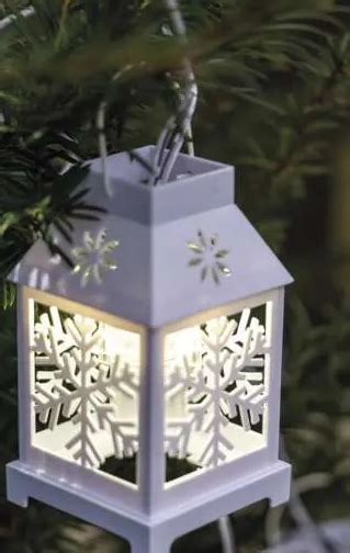 Tematické foto: vianočné LED osvetlenie na balkóne, lampáše