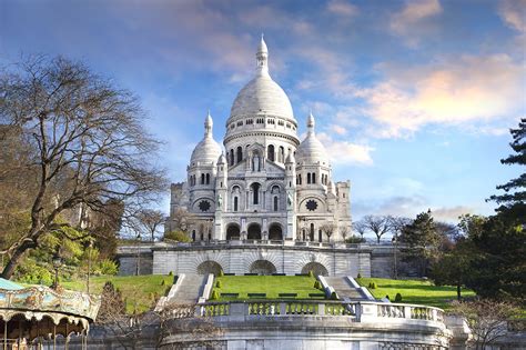 Basilica Sacré-Cœur on Montmartre hill with a panoramic view of Paris