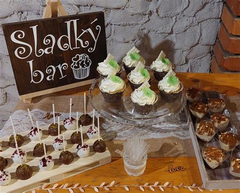 ilustrácia svadobného bufetu s rôznymi tematickými stanicami (sushi, gril, sladký bar)
