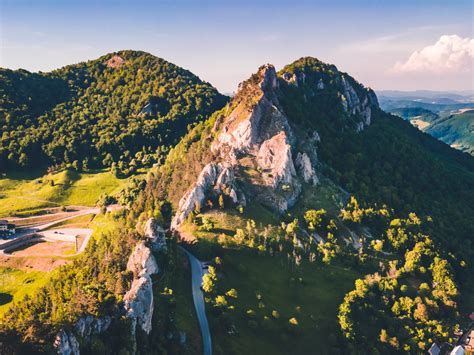 Moderná svadobná sála s terasou a výhľadom na hrad Vršatec