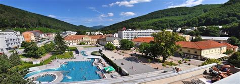Panoráma kúpeľov Trenčianske Teplice s okolitou prírodou